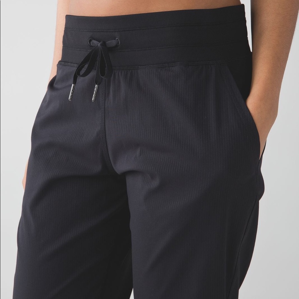 Lululemon studio crops!